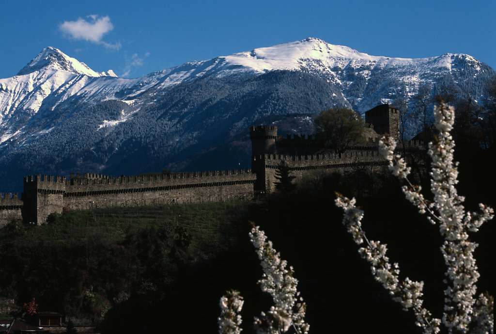 Montebello con Pizzo di Claro